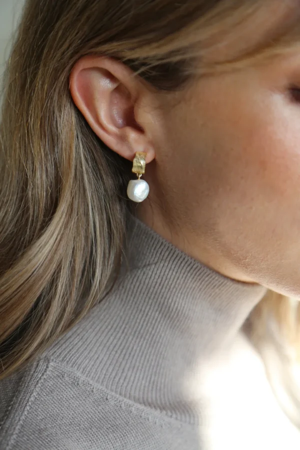 Freshwater Pearl Earrings - Image 3