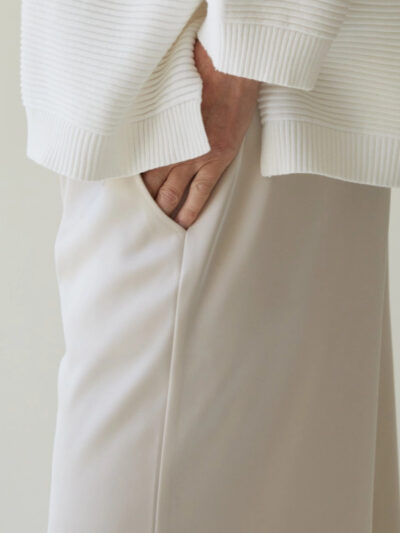 Thea Pant in Champagne