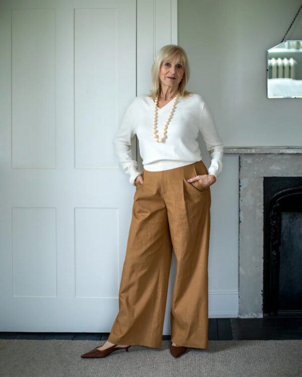 Jenny Cotton Cashmere V-Neck Jumper - Image 2