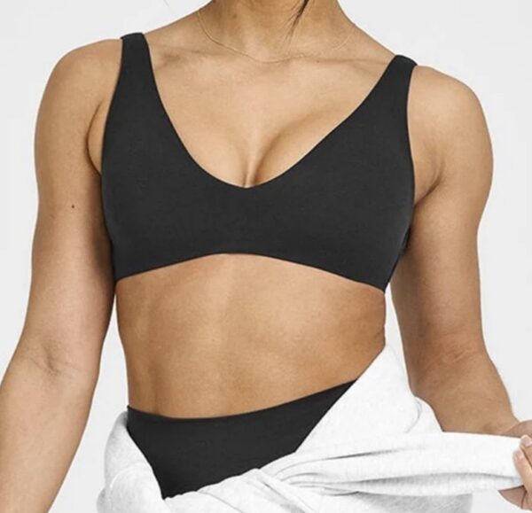 Aura Sports Bra in Black