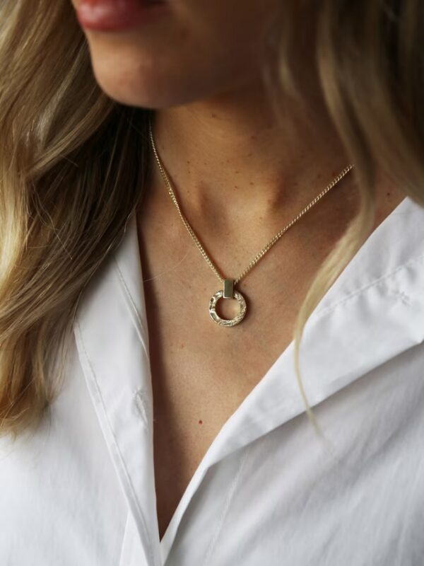 Palm Textured Disc Pendant Necklace - Image 3